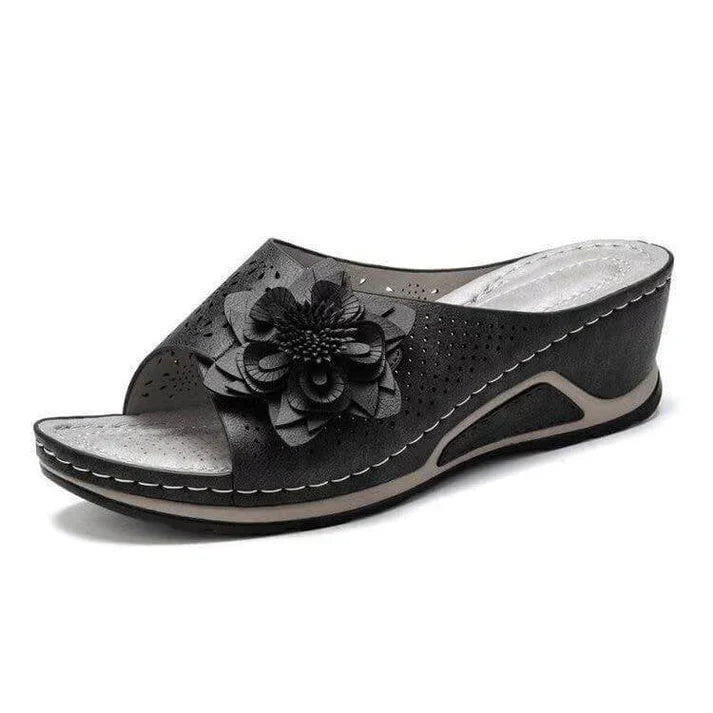 Orthopedic leather sandals with arch support