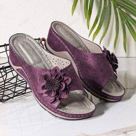 Orthopedic leather sandals with arch support